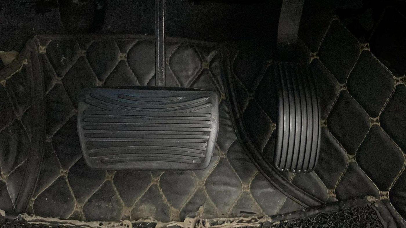 2021 Mahindra XUV500 W7 AT, Diesel, Automatic, 39,696 km, Pedals