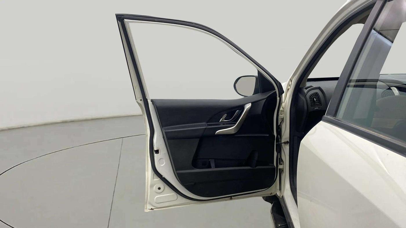 2021 Mahindra XUV500 W7 AT, Diesel, Automatic, 39,696 km, LHS Front Door