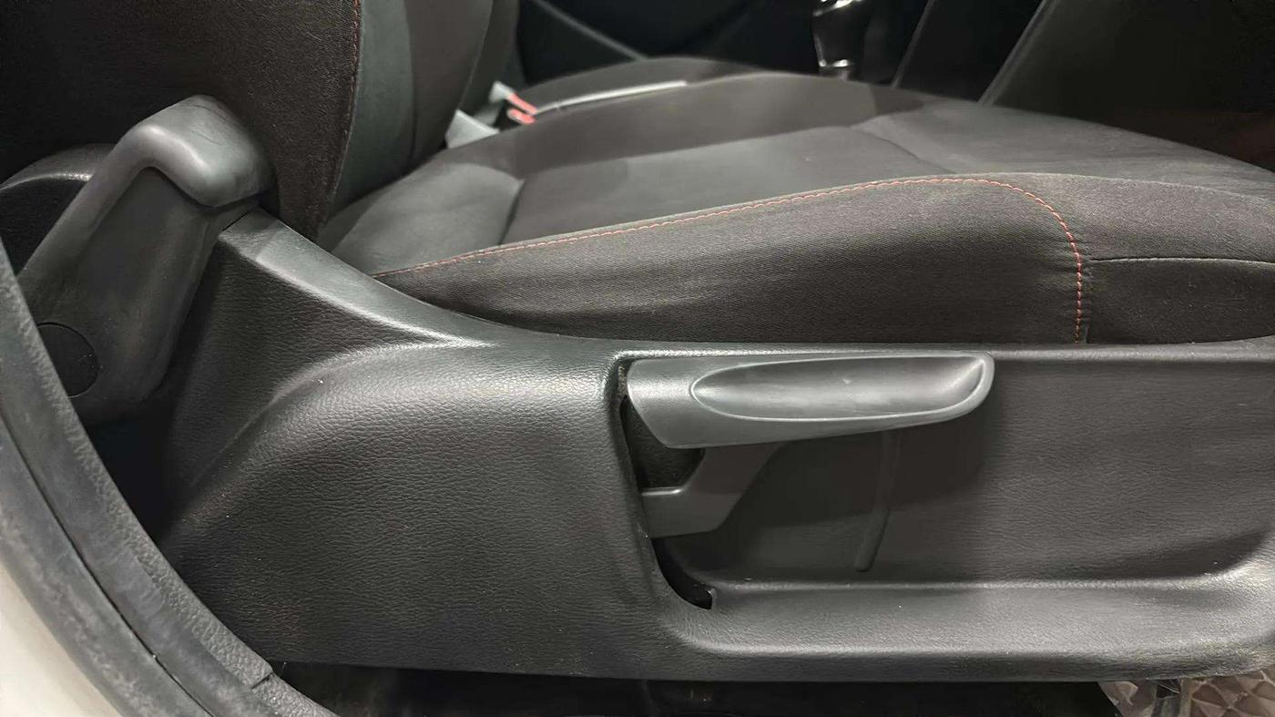 2018 Volkswagen Polo HIGHLINE PLUS 1.0 16 ALLOY, Petrol, Manual, 12,537 km, Driver Side Adjustment Panel