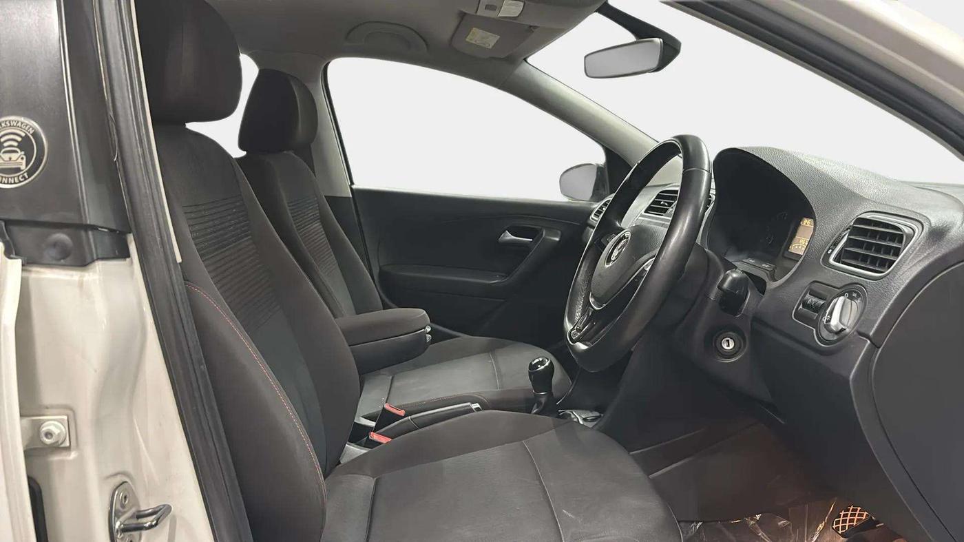2018 Volkswagen Polo HIGHLINE PLUS 1.0 16 ALLOY, Petrol, Manual, 12,537 km, Right Side Front Door Cabin