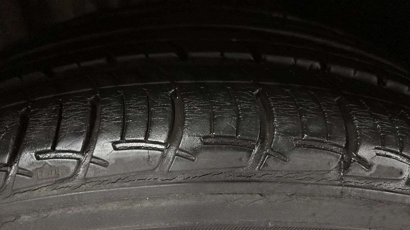 2018 Volkswagen Polo HIGHLINE PLUS 1.0 16 ALLOY, Petrol, Manual, 12,537 km, Right Front Tyre Tread