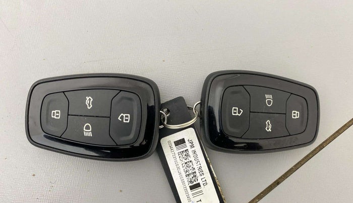 2022 Tata PUNCH CREATIVE AMT 1.2 RTN DUAL TONE, Petrol, Automatic, 3,729 km, Key Close Up