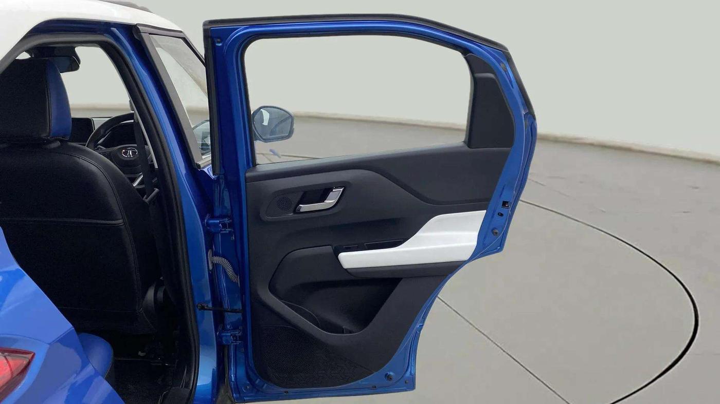 2022 Tata PUNCH CREATIVE AMT 1.2 RTN DUAL TONE, Petrol, Automatic, 3,729 km, RHS Rear Door
