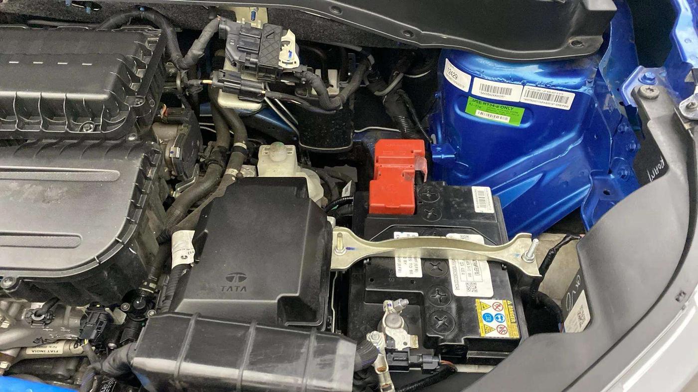 2022 Tata PUNCH CREATIVE AMT 1.2 RTN DUAL TONE, Petrol, Automatic, 3,729 km, Engine View - Left