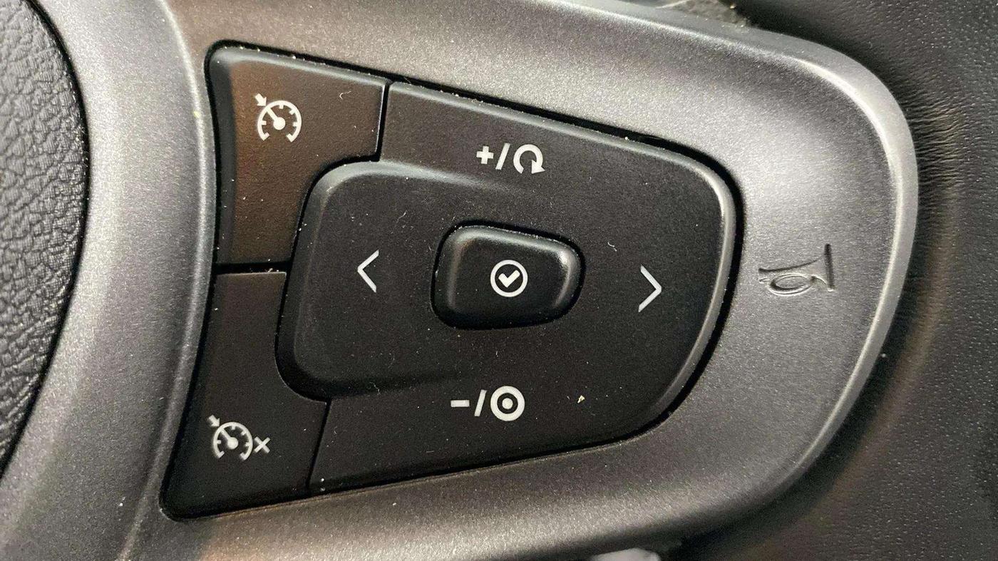 2022 Tata PUNCH CREATIVE AMT 1.2 RTN DUAL TONE, Petrol, Automatic, 3,729 km, Adaptive Cruise Control