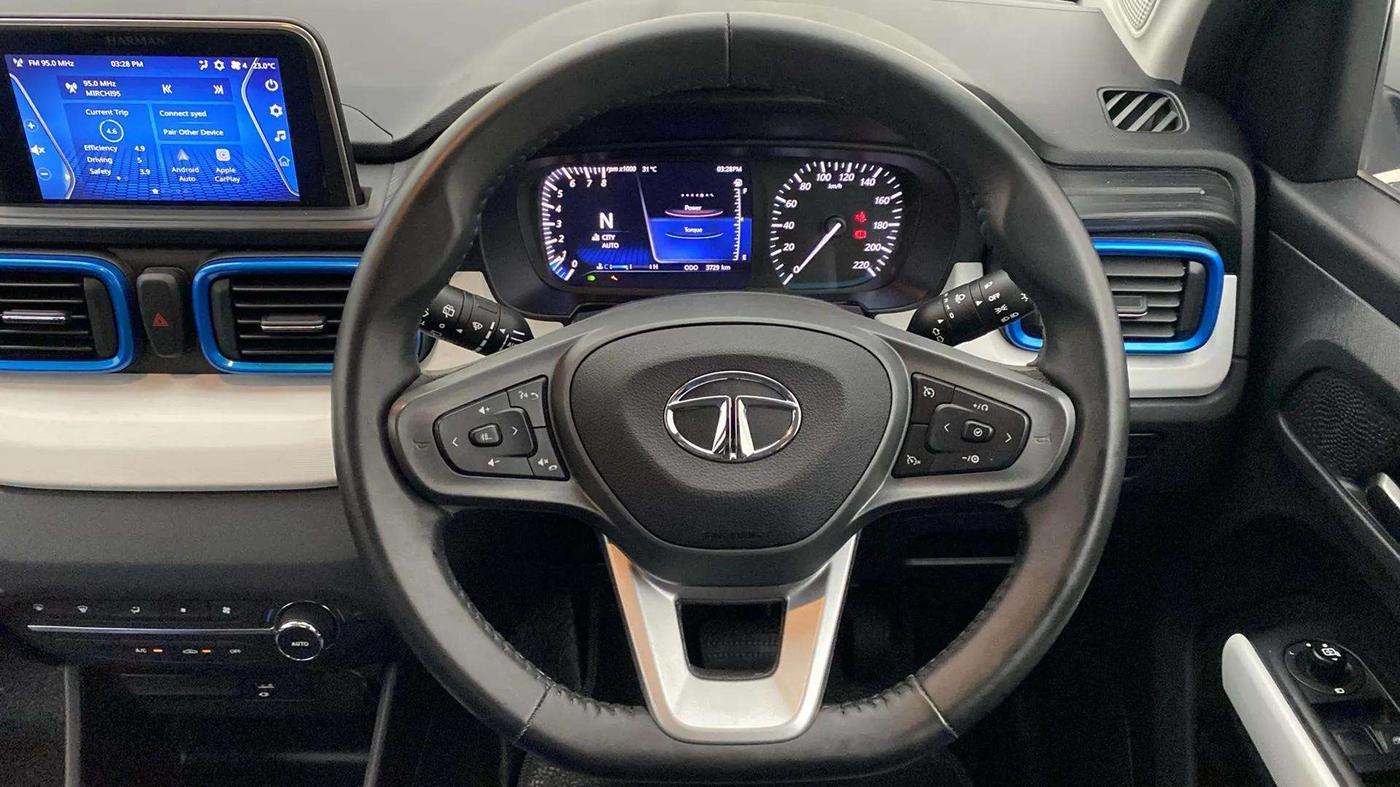 2022 Tata PUNCH CREATIVE AMT 1.2 RTN DUAL TONE, Petrol, Automatic, 3,729 km, Steering Wheel Close Up