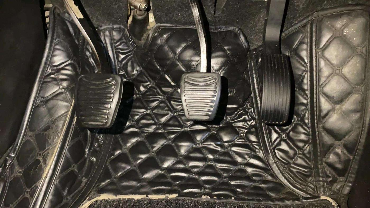 2018 Mahindra XUV500 W7, Diesel, Manual, 91,800 km, Pedals