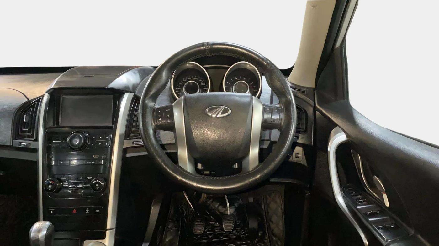 2018 Mahindra XUV500 W7, Diesel, Manual, 91,800 km, Steering Wheel Close Up