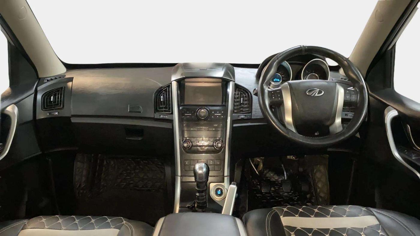 2018 Mahindra XUV500 W7, Diesel, Manual, 91,800 km, Dashboard