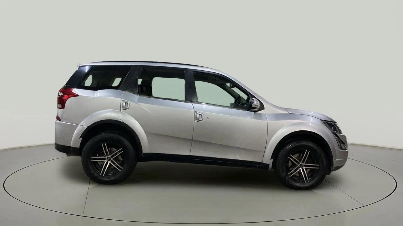 2018 Mahindra XUV500 W7, Diesel, Manual, 91,800 km, Right Side View