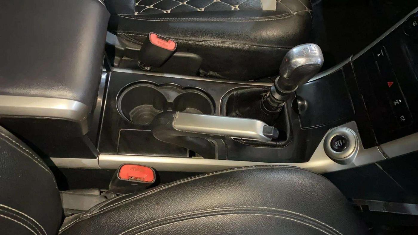 2018 Mahindra XUV500 W7, Diesel, Manual, 91,800 km, Gear Lever
