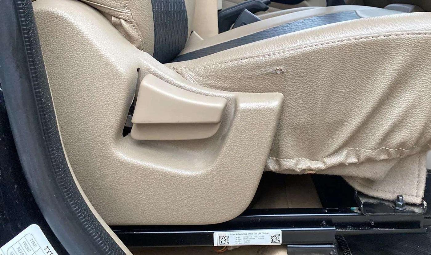 2023 Mahindra BOLERO NEO N 8, Diesel, Manual, 22,639 km, Driver Side Adjustment Panel