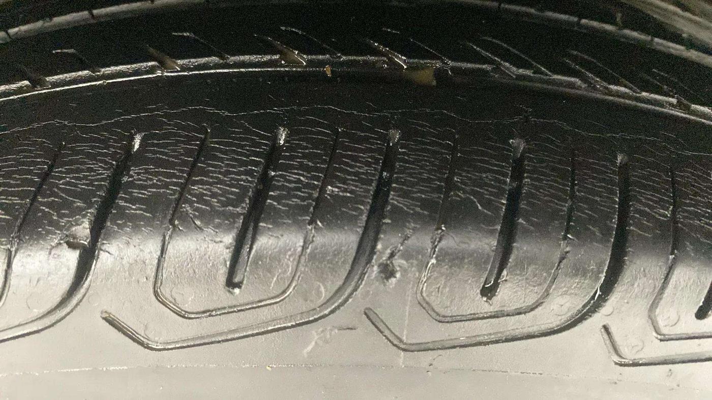 2021 Skoda KUSHAQ STYLE 1.0L TSI AT, Petrol, Automatic, 48,576 km, Right Front Tyre Tread