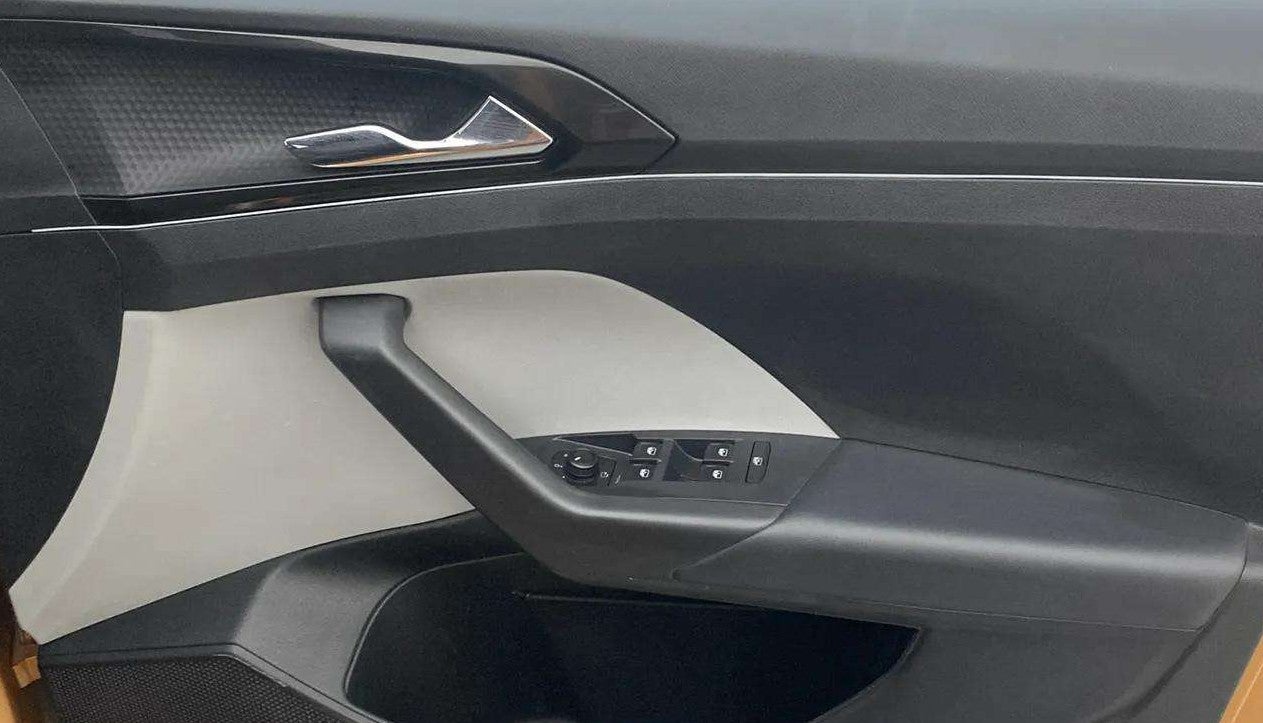 Driver-side-door-panel-control-39