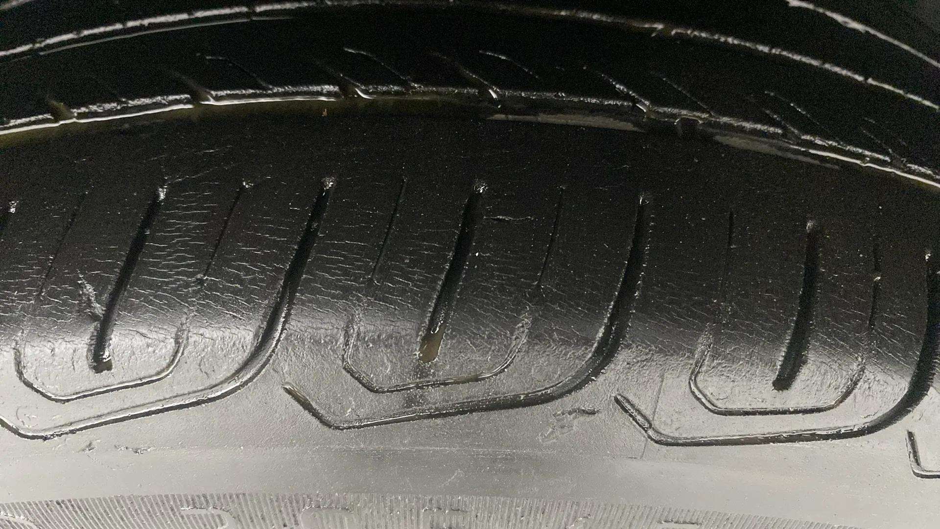 LHS-Rear-Tyre-Tread-21