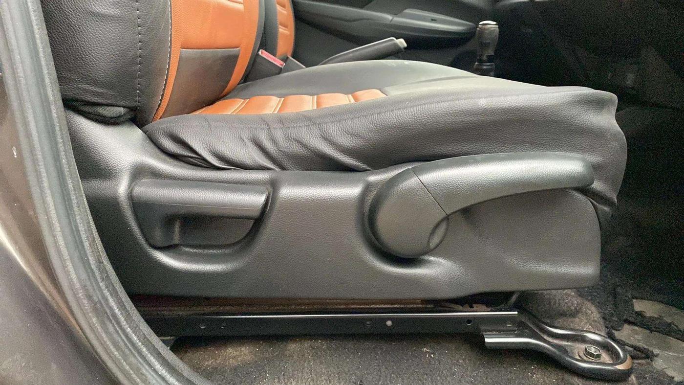 2018 Honda WR-V 1.5L I-DTEC S MT, Diesel, Manual, 65,980 km, Driver Side Adjustment Panel