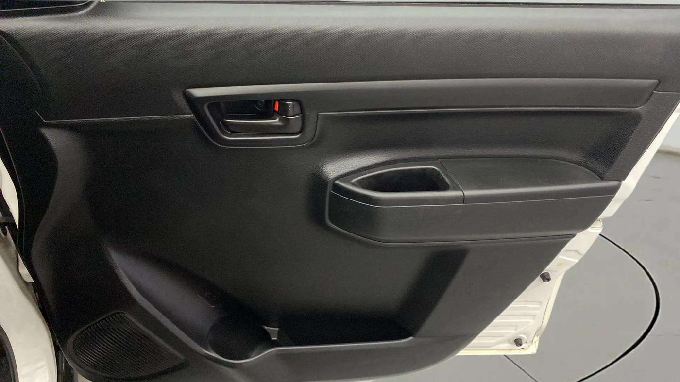 2020 Maruti S PRESSO VXI PLUS AMT, Petrol, Automatic, 30,838 km, Driver Side Door Panels Control