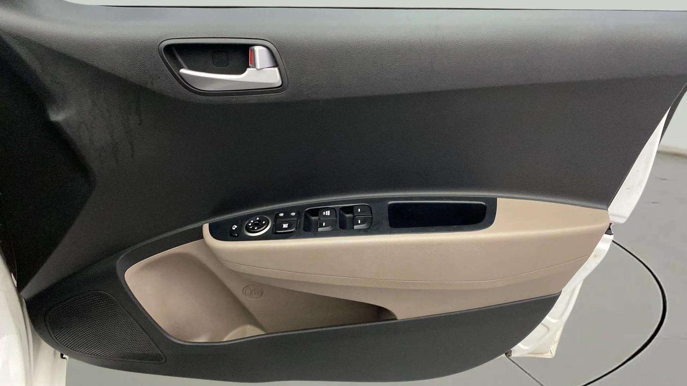 2019 Hyundai Grand i10 SPORTZ 1.2 KAPPA VTVT, Petrol, Manual, 38,852 km, Driver Side Door Panels Control