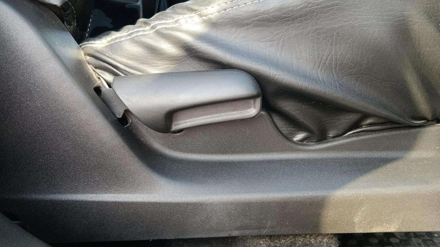 2021 Maruti Vitara Brezza LXI, Petrol, Manual, 34,261 km, Driver Side Adjustment Panel