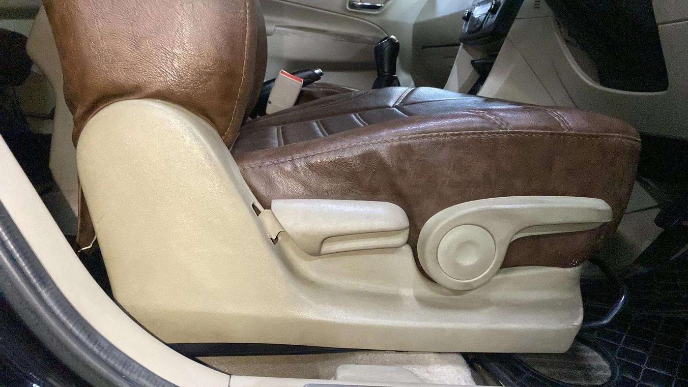 2023 Maruti Ciaz DELTA 1.5 SHVS MT PETROL, Petrol, Manual, 33,856 km, Driver Side Adjustment Panel