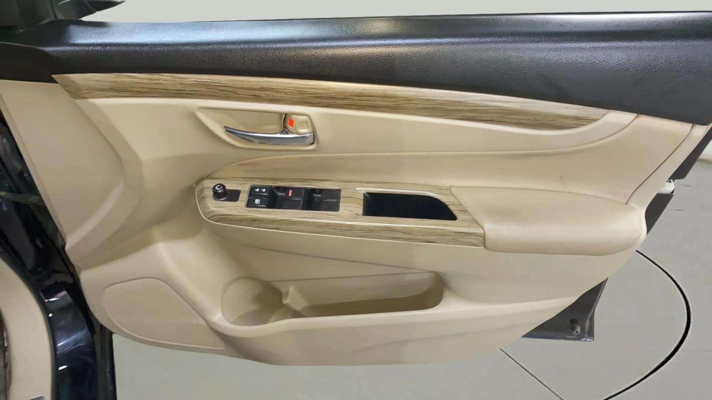 2023 Maruti Ciaz DELTA 1.5 SHVS MT PETROL, Petrol, Manual, 33,856 km, Driver Side Door Panels Control