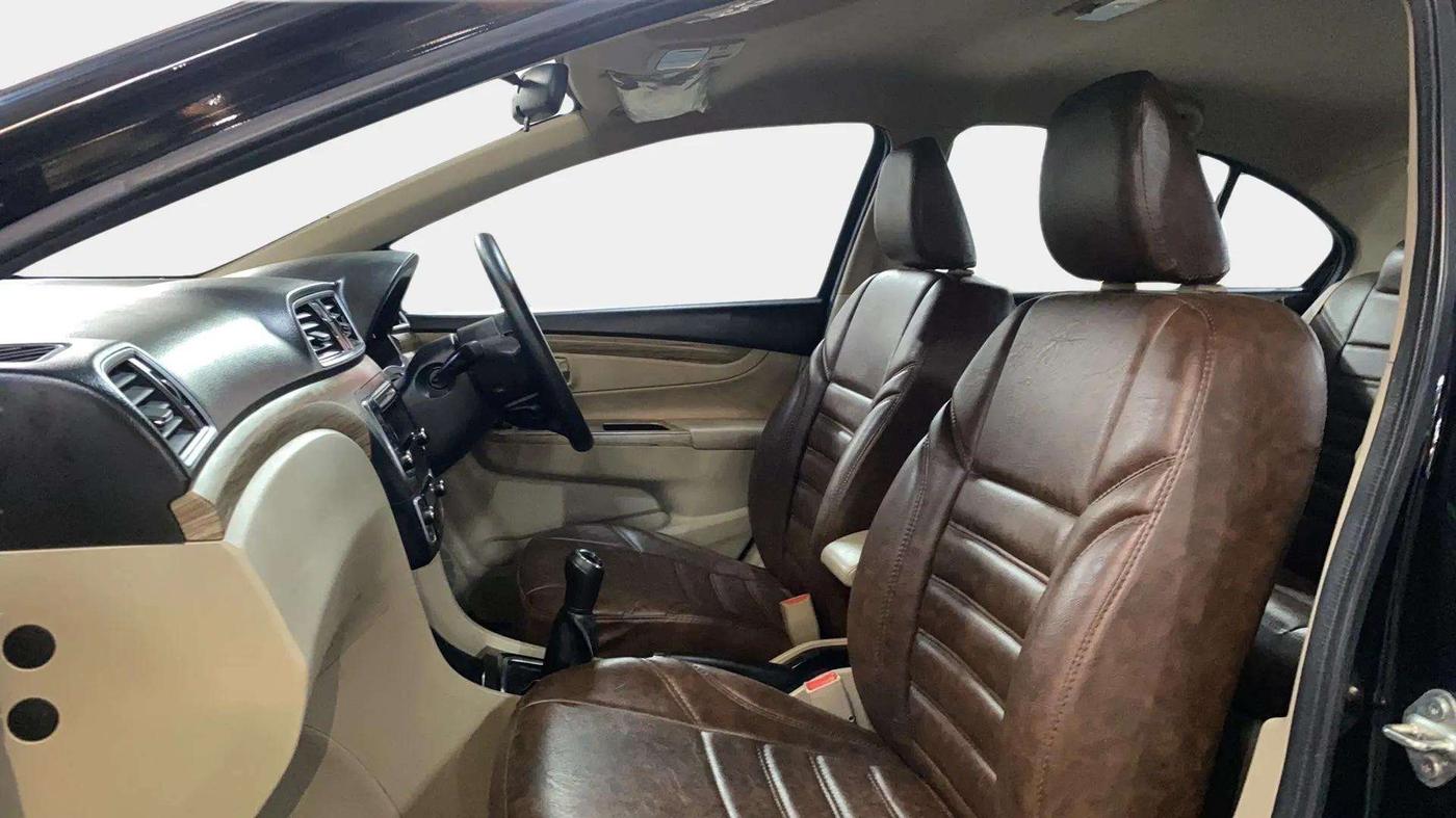 2023 Maruti Ciaz DELTA 1.5 SHVS MT PETROL, Petrol, Manual, 33,856 km, Right Side Front Door Cabin