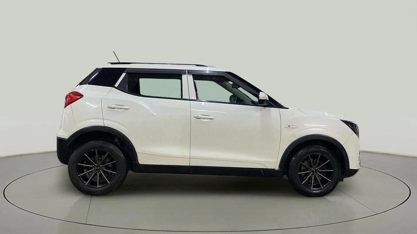 2020 Mahindra XUV300 W4 1.5 DIESEL, Diesel, Manual, 68,700 km, Right Side View