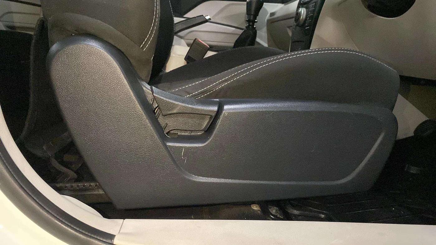 2020 Mahindra XUV300 W4 1.5 DIESEL, Diesel, Manual, 68,700 km, Driver Side Adjustment Panel