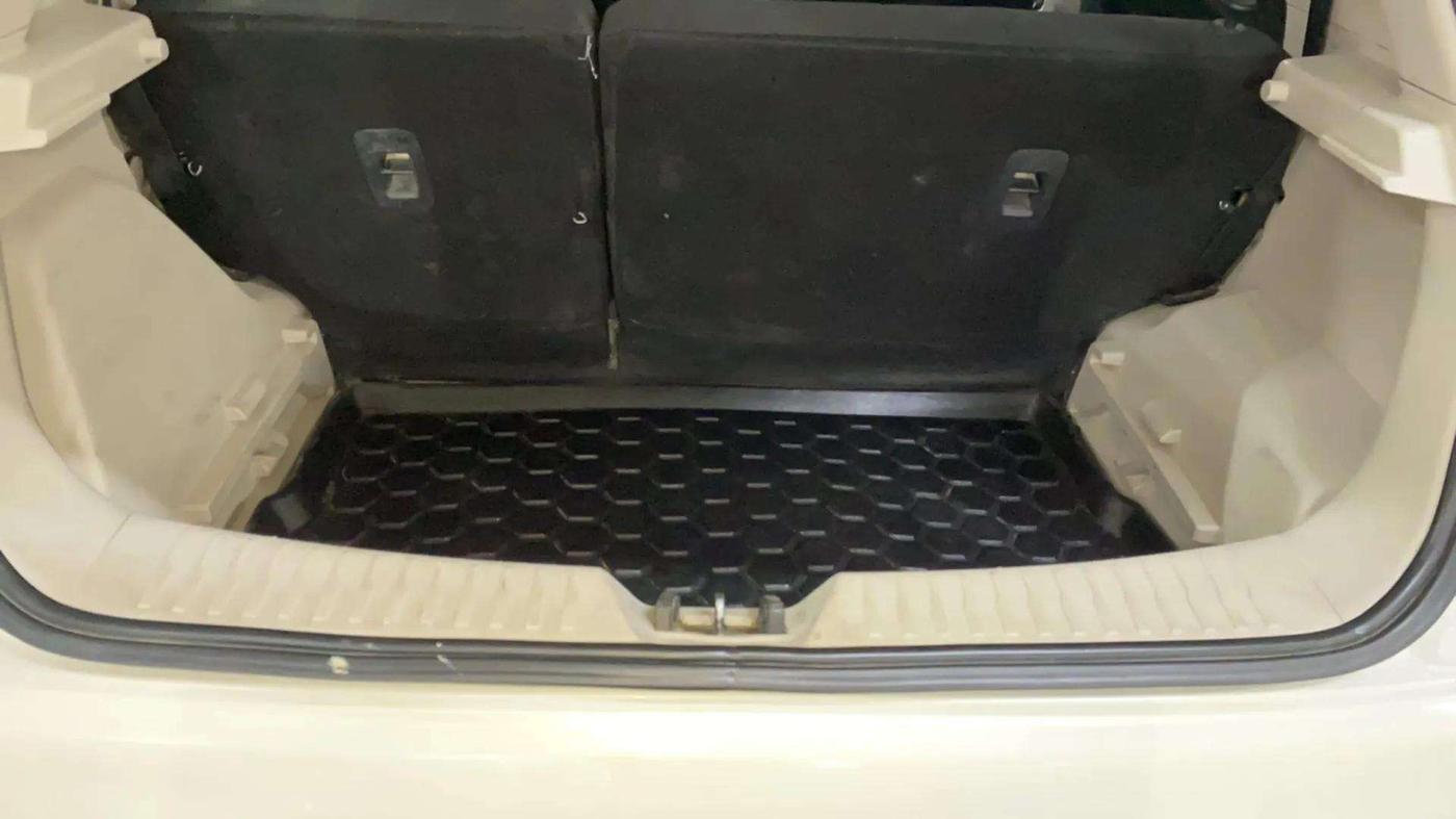 2020 Mahindra XUV300 W4 1.5 DIESEL, Diesel, Manual, 68,700 km, Boot Inside