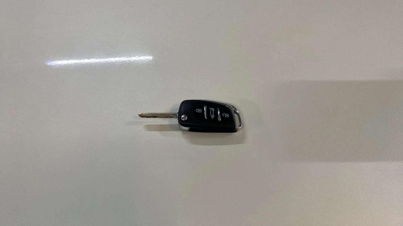 2020 Mahindra XUV300 W4 1.5 DIESEL, Diesel, Manual, 68,700 km, Key Close Up