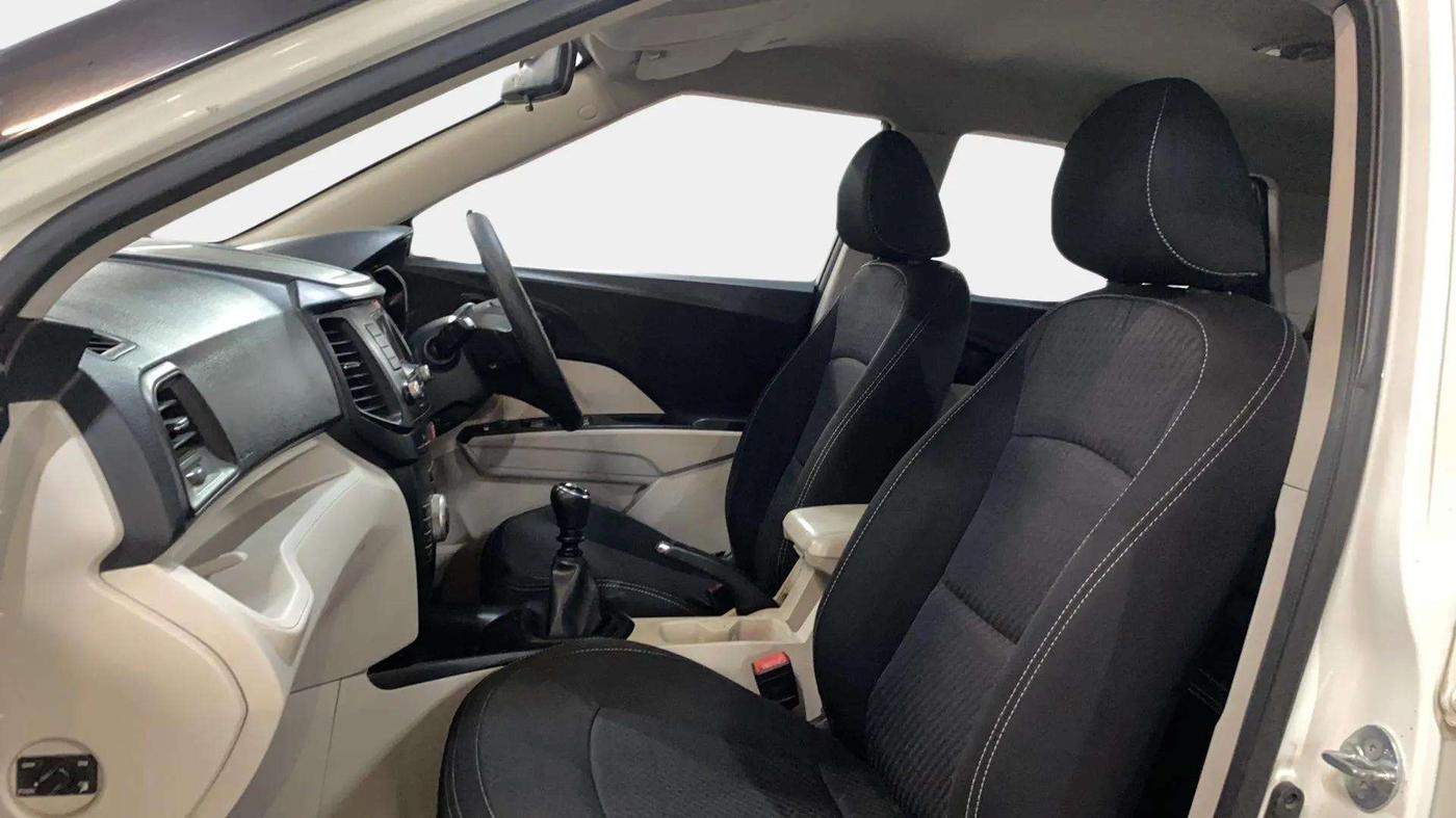 2020 Mahindra XUV300 W4 1.5 DIESEL, Diesel, Manual, 68,700 km, Right Side Front Door Cabin