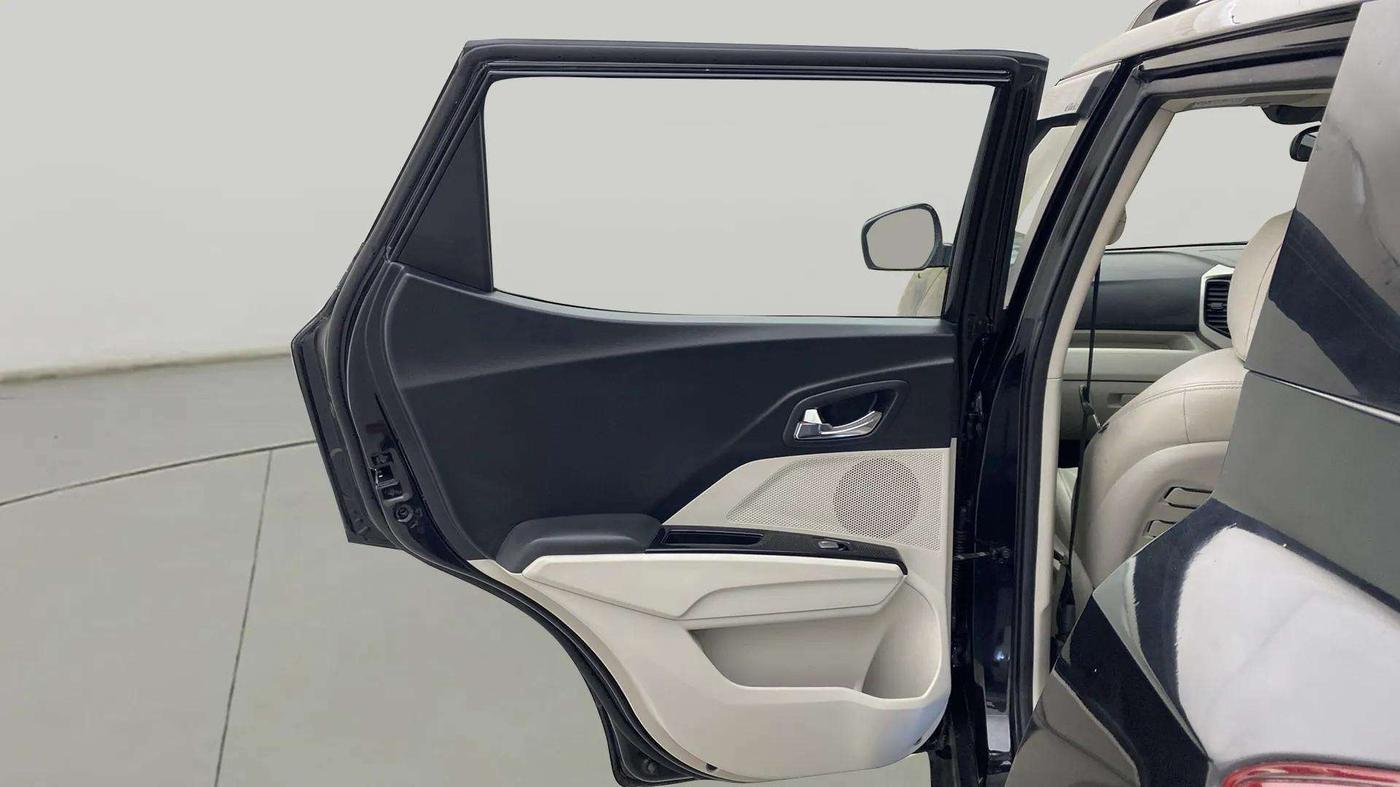 2022 Mahindra XUV300 W8 (O) 1.2 PETROL, Petrol, Manual, 25,071 km, LHS Rear Door