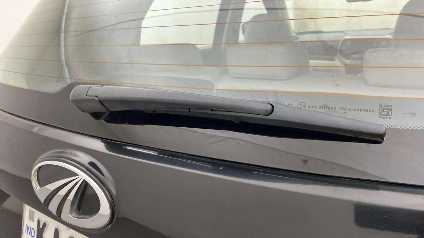2022 Mahindra XUV300 W8 (O) 1.2 PETROL, Petrol, Manual, 25,071 km, Rear Wiper