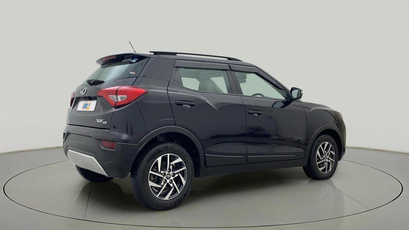 2022 Mahindra XUV300 W8 (O) 1.2 PETROL, Petrol, Manual, 25,071 km, Right Back Diagonal
