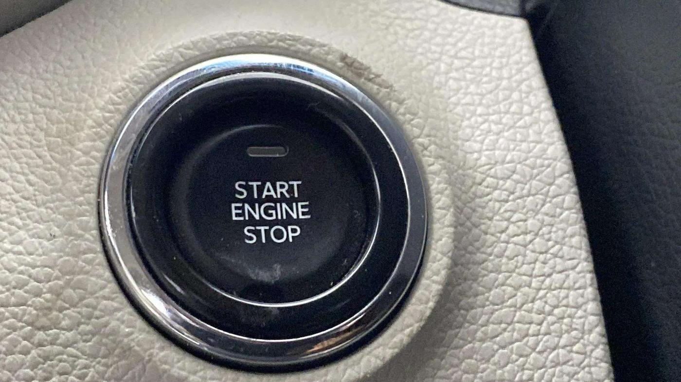 2022 Mahindra XUV300 W8 (O) 1.2 PETROL, Petrol, Manual, 25,071 km, Keyless Start/ Stop Button
