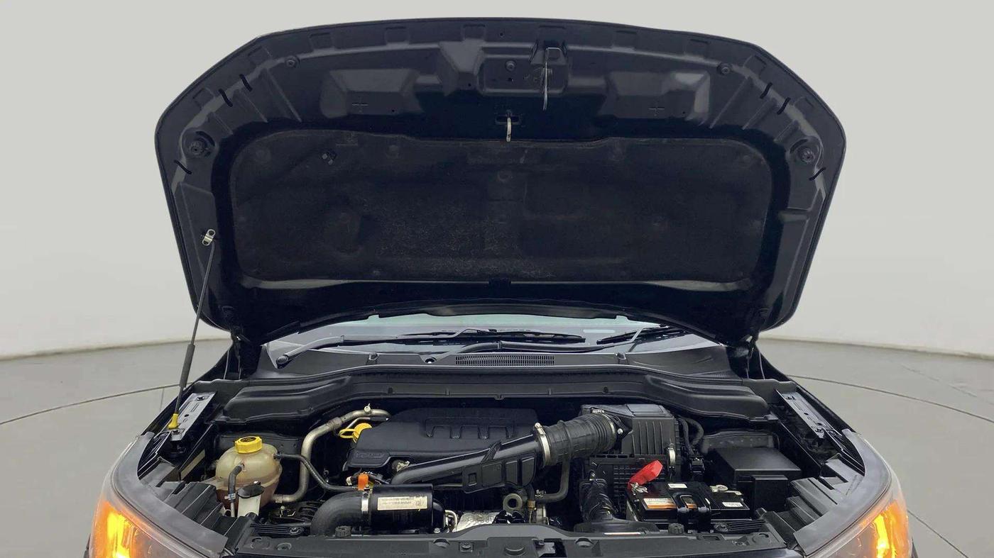 2022 Mahindra XUV300 W8 (O) 1.2 PETROL, Petrol, Manual, 25,071 km, Open Bonet