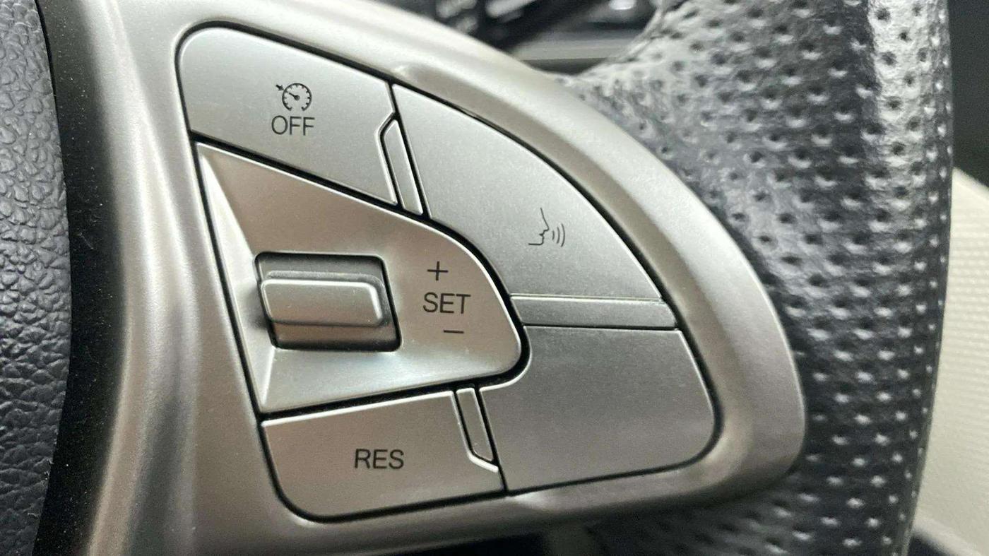 2022 Mahindra XUV300 W8 (O) 1.2 PETROL, Petrol, Manual, 25,071 km, Adaptive Cruise Control