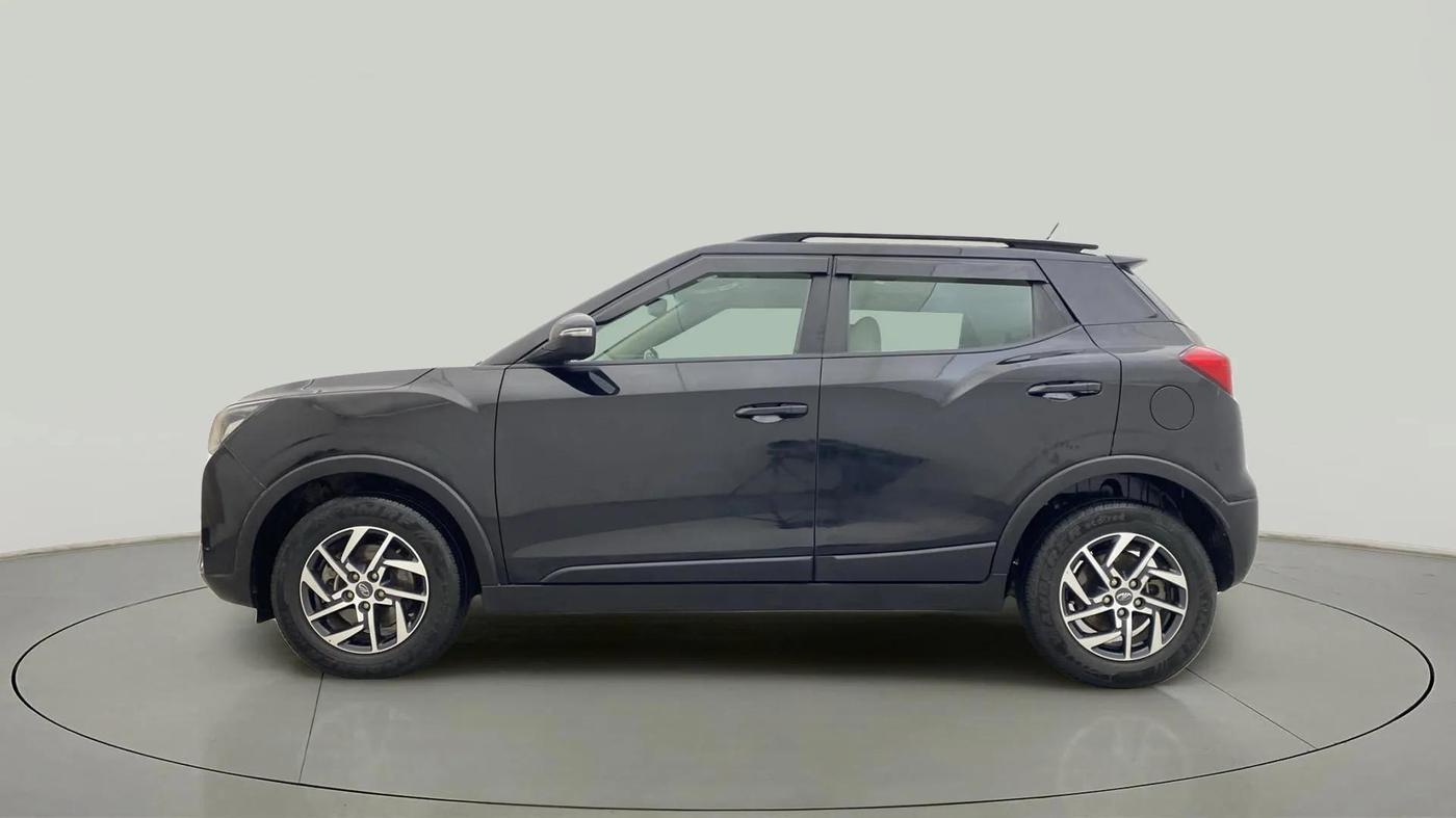 2022 Mahindra XUV300 W8 (O) 1.2 PETROL, Petrol, Manual, 25,071 km, Left Side