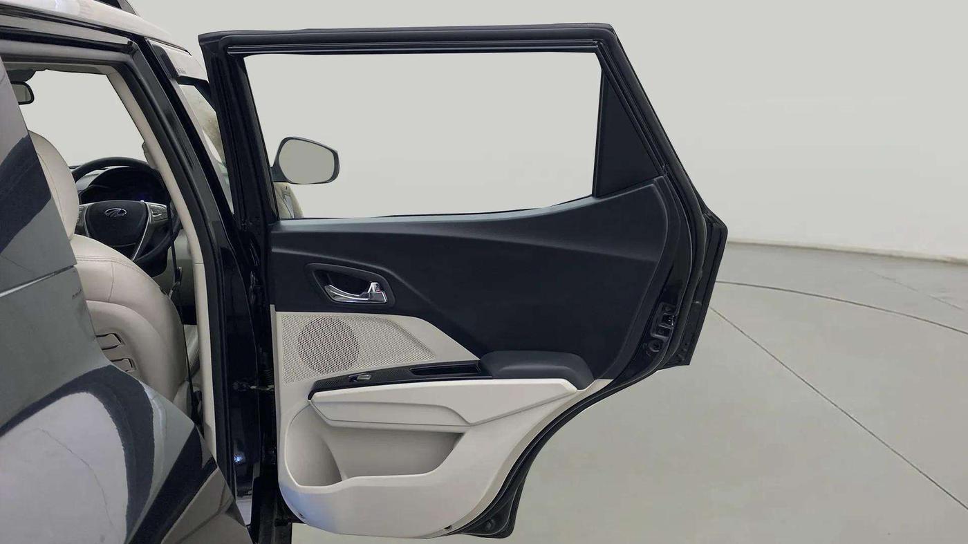 2022 Mahindra XUV300 W8 (O) 1.2 PETROL, Petrol, Manual, 25,071 km, RHS Rear Door