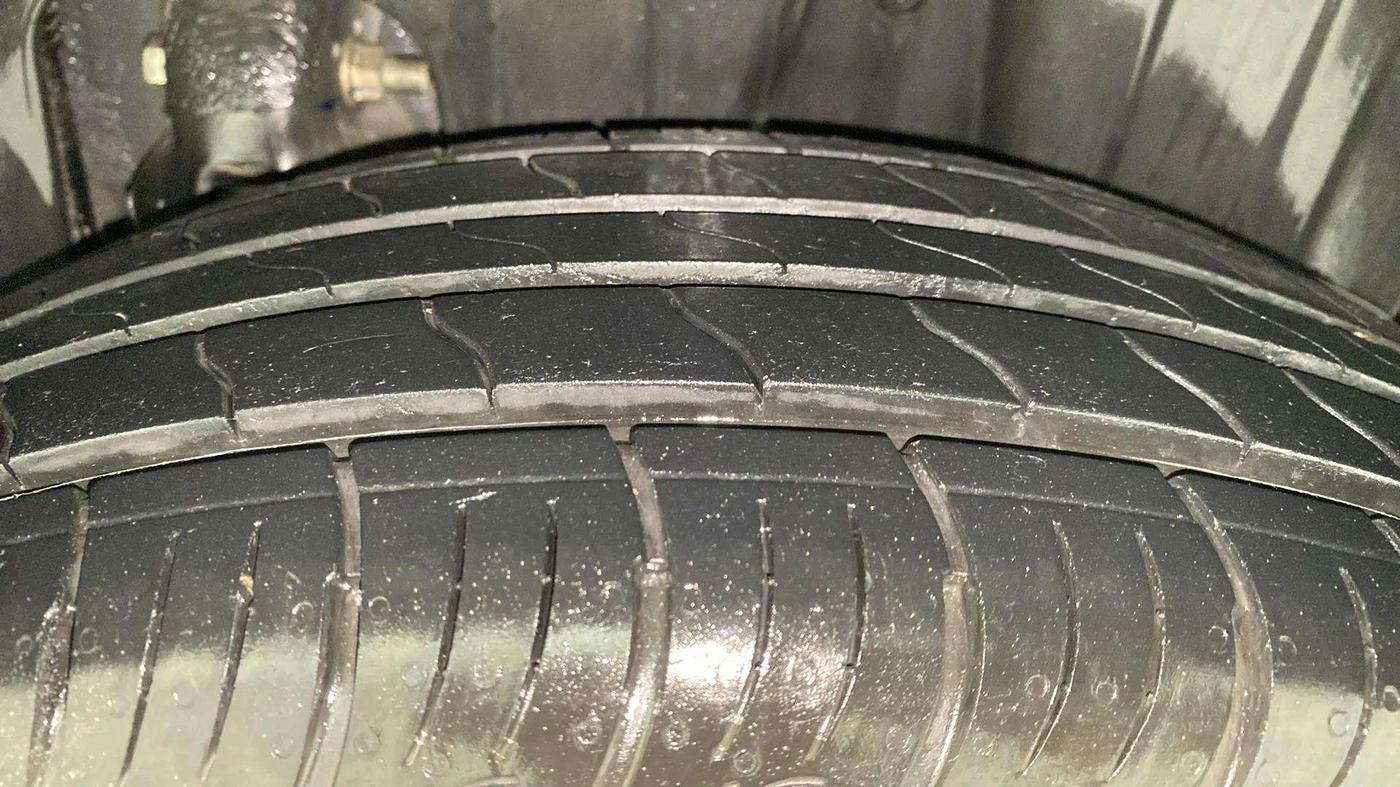 2022 Mahindra XUV300 W8 (O) 1.2 PETROL, Petrol, Manual, 25,071 km, Left Rear Tyre Tread