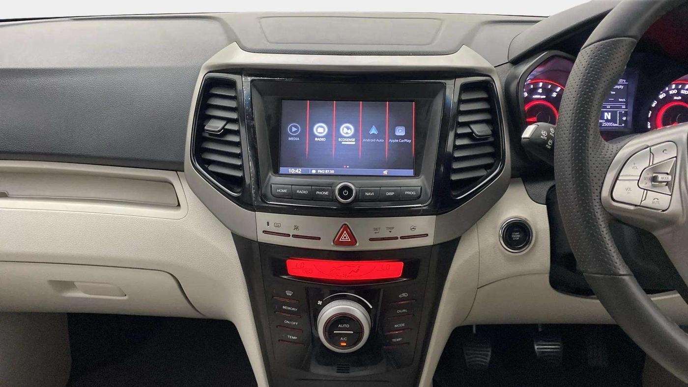 2022 Mahindra XUV300 W8 (O) 1.2 PETROL, Petrol, Manual, 25,071 km, Air Conditioner
