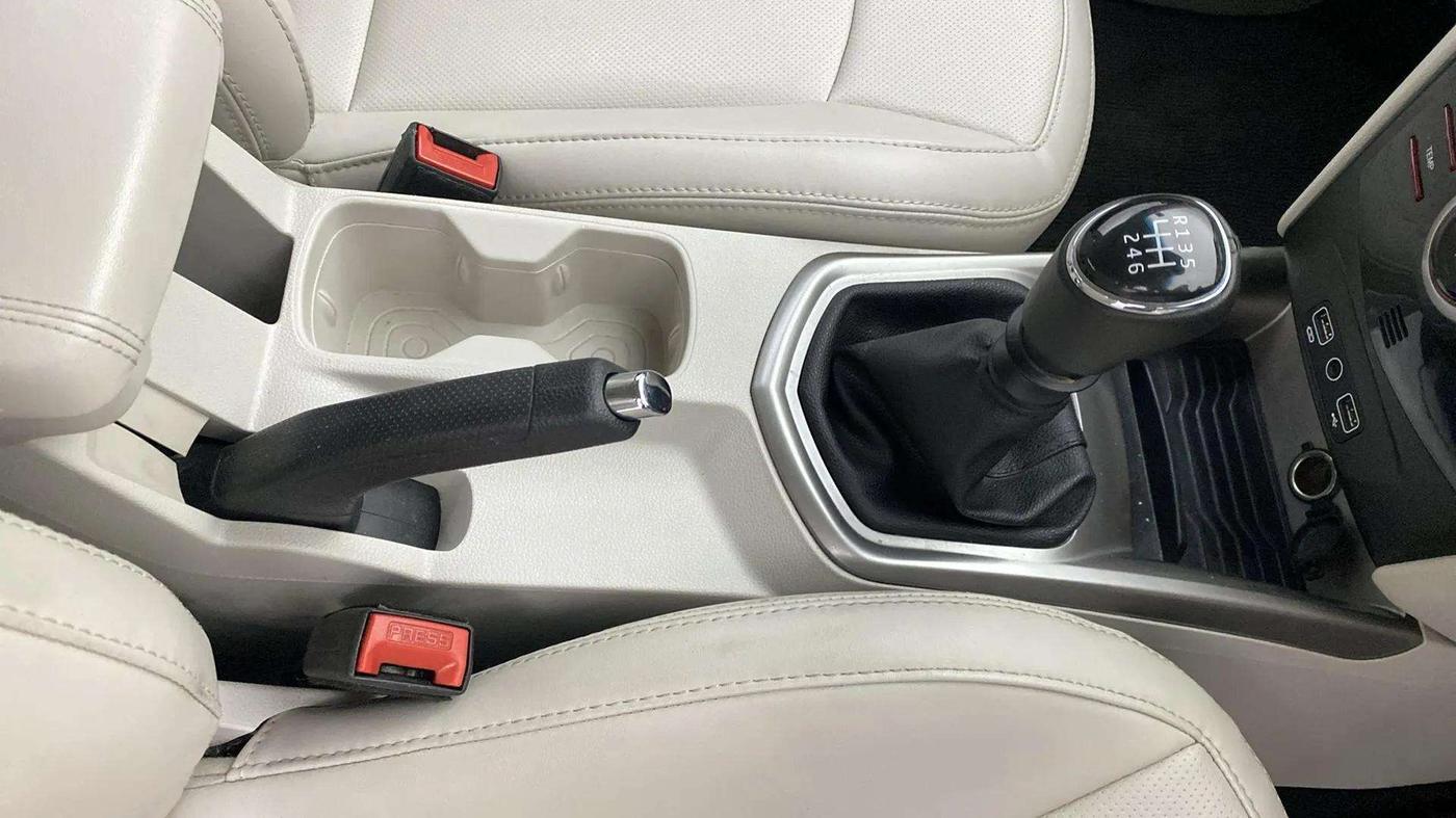 2022 Mahindra XUV300 W8 (O) 1.2 PETROL, Petrol, Manual, 25,071 km, Gear Lever