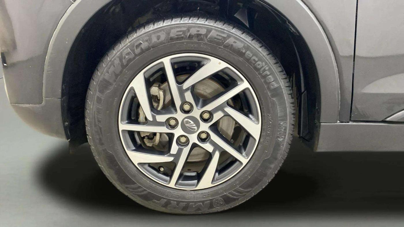 2022 Mahindra XUV300 W8 (O) 1.2 PETROL, Petrol, Manual, 25,071 km, Left Front Wheel