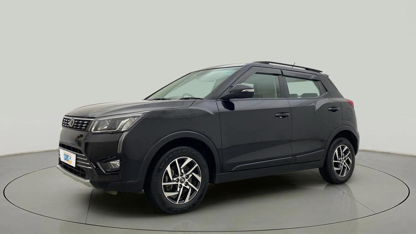 2022 Mahindra XUV300 W8 (O) 1.2 PETROL, Petrol, Manual, 25,071 km, Left Front Diagonal