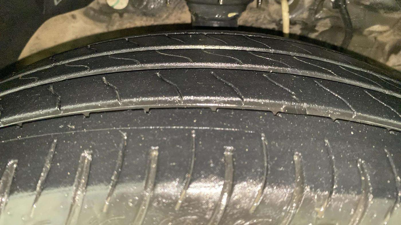 2022 Mahindra XUV300 W8 (O) 1.2 PETROL, Petrol, Manual, 25,071 km, Right Front Tyre Tread
