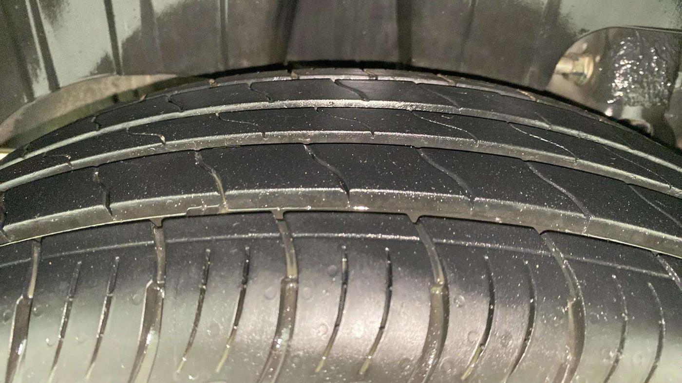 2022 Mahindra XUV300 W8 (O) 1.2 PETROL, Petrol, Manual, 25,071 km, Right Rear Tyre Tread
