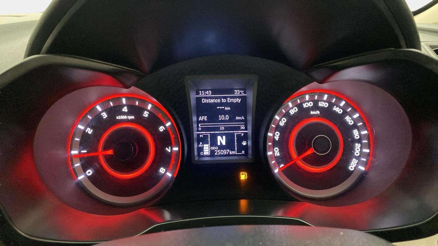 2022 Mahindra XUV300 W8 (O) 1.2 PETROL, Petrol, Manual, 25,071 km, Odometer Image