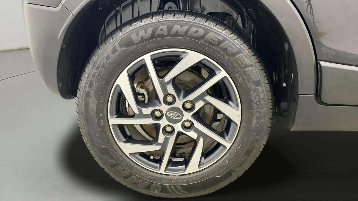 2022 Mahindra XUV300 W8 (O) 1.2 PETROL, Petrol, Manual, 25,071 km, Left Rear Wheel