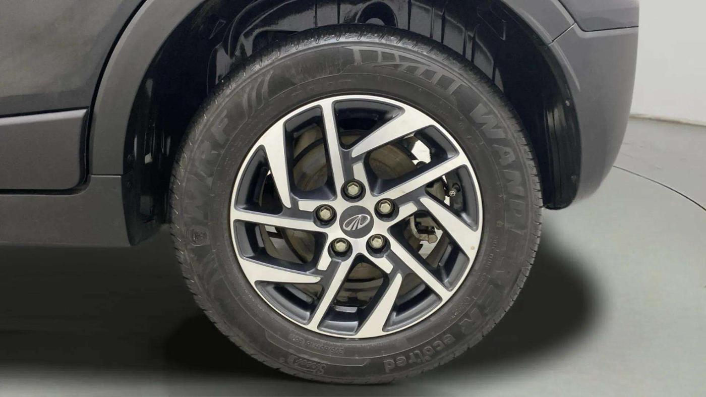 2022 Mahindra XUV300 W8 (O) 1.2 PETROL, Petrol, Manual, 25,071 km, Right Rear Wheel