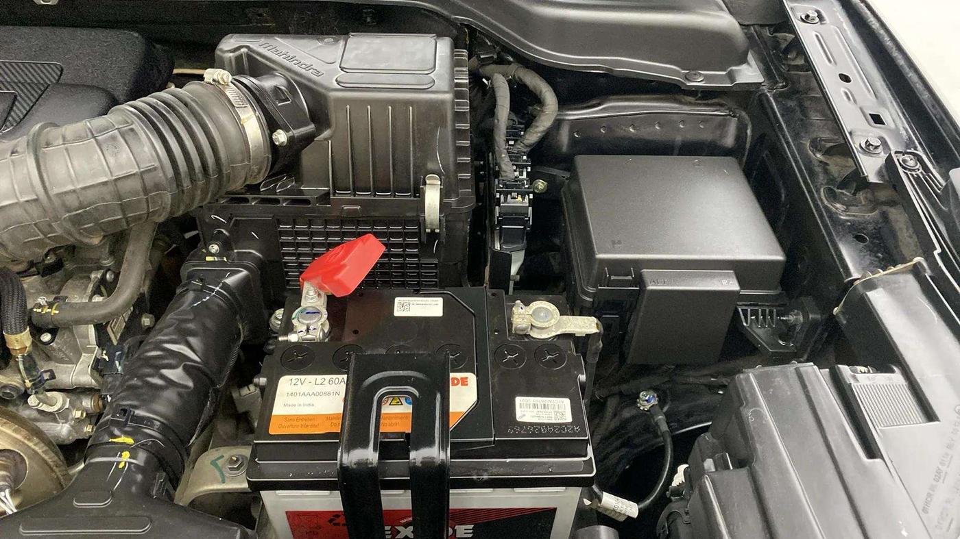 2022 Mahindra XUV300 W8 (O) 1.2 PETROL, Petrol, Manual, 25,071 km, Engine View - Left